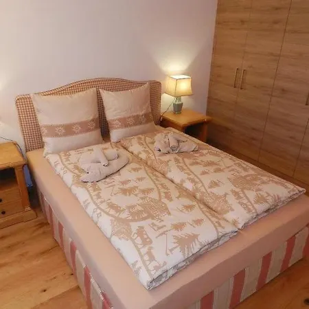 Unter-gstaad Sleeps 5 Wifi Daire