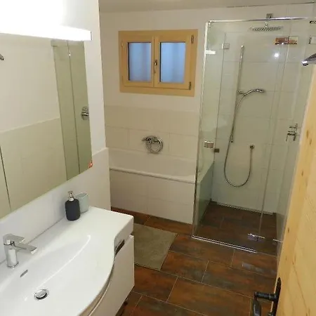 Unter-gstaad Sleeps 5 Wifi Daire Gstaad